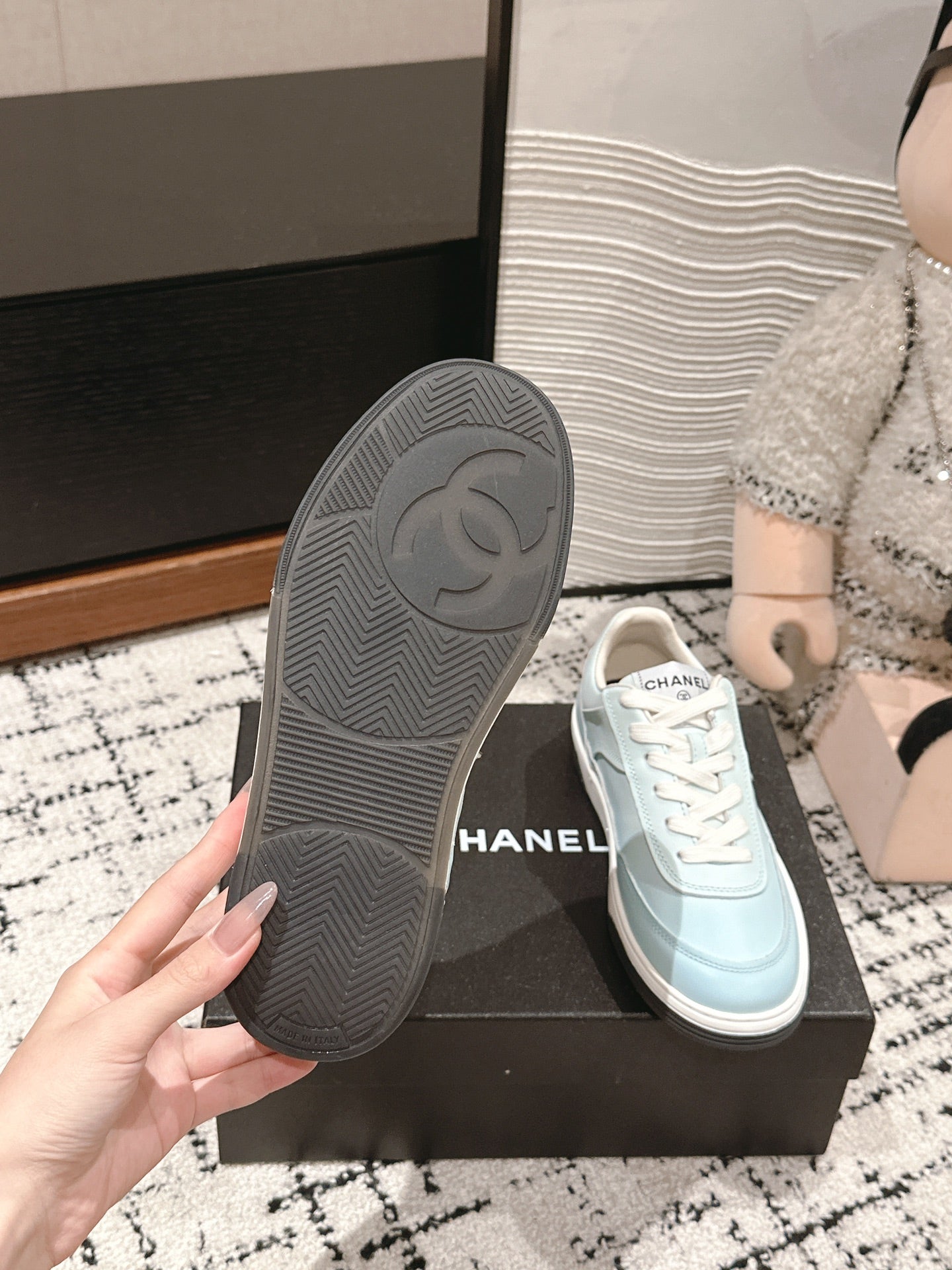 SNEAKER IN BLUE PASTEL HAND-POLISHED CALFSKIN 977829、mysite、Cacoeks