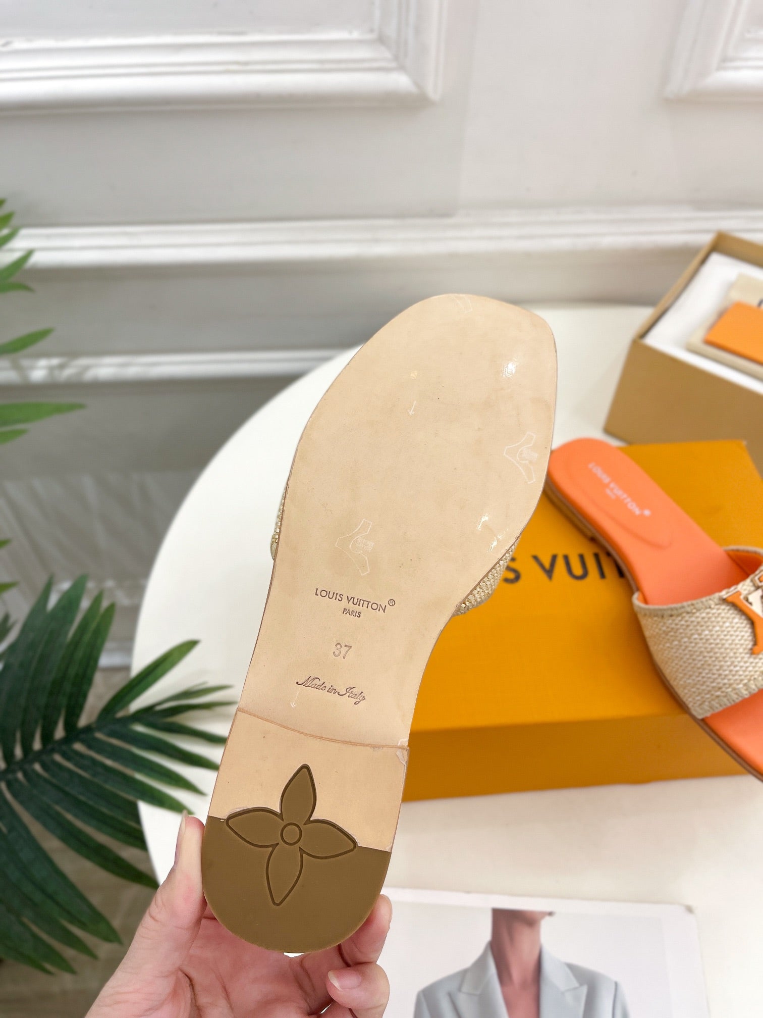 LV WOMEN CAPRI FLAT MULES IN TIGER ORANGE LEATHER AND RAFFIA、mysite、Cacoeks