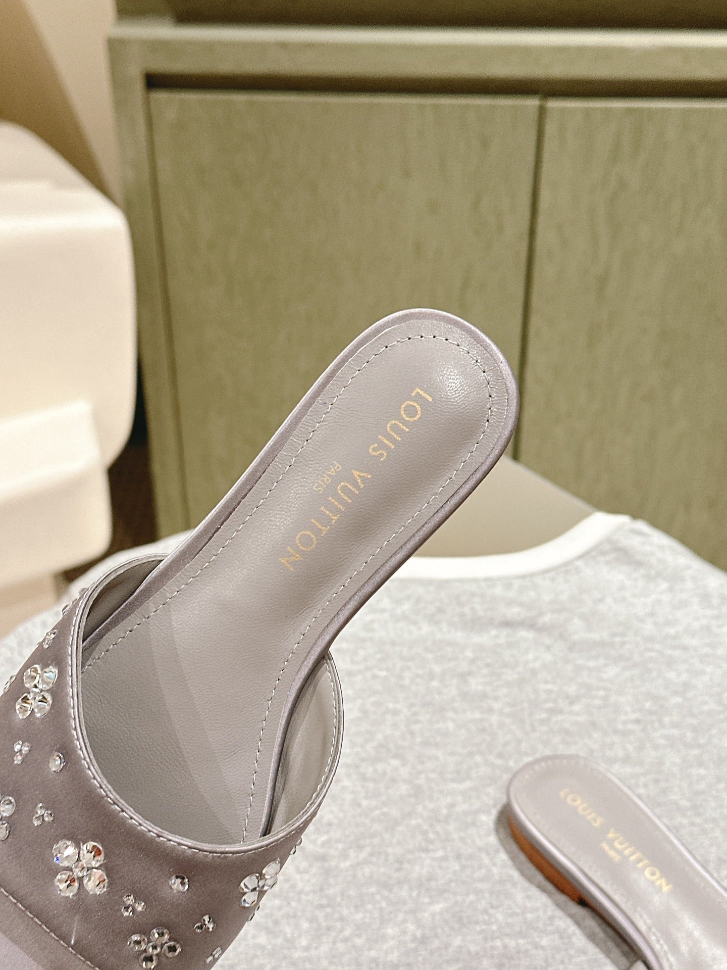 LV WOMEN FLAT MULE IN PASTEL PURPLE SATIN WITH RHINESTONE、mysite、Cacoeks