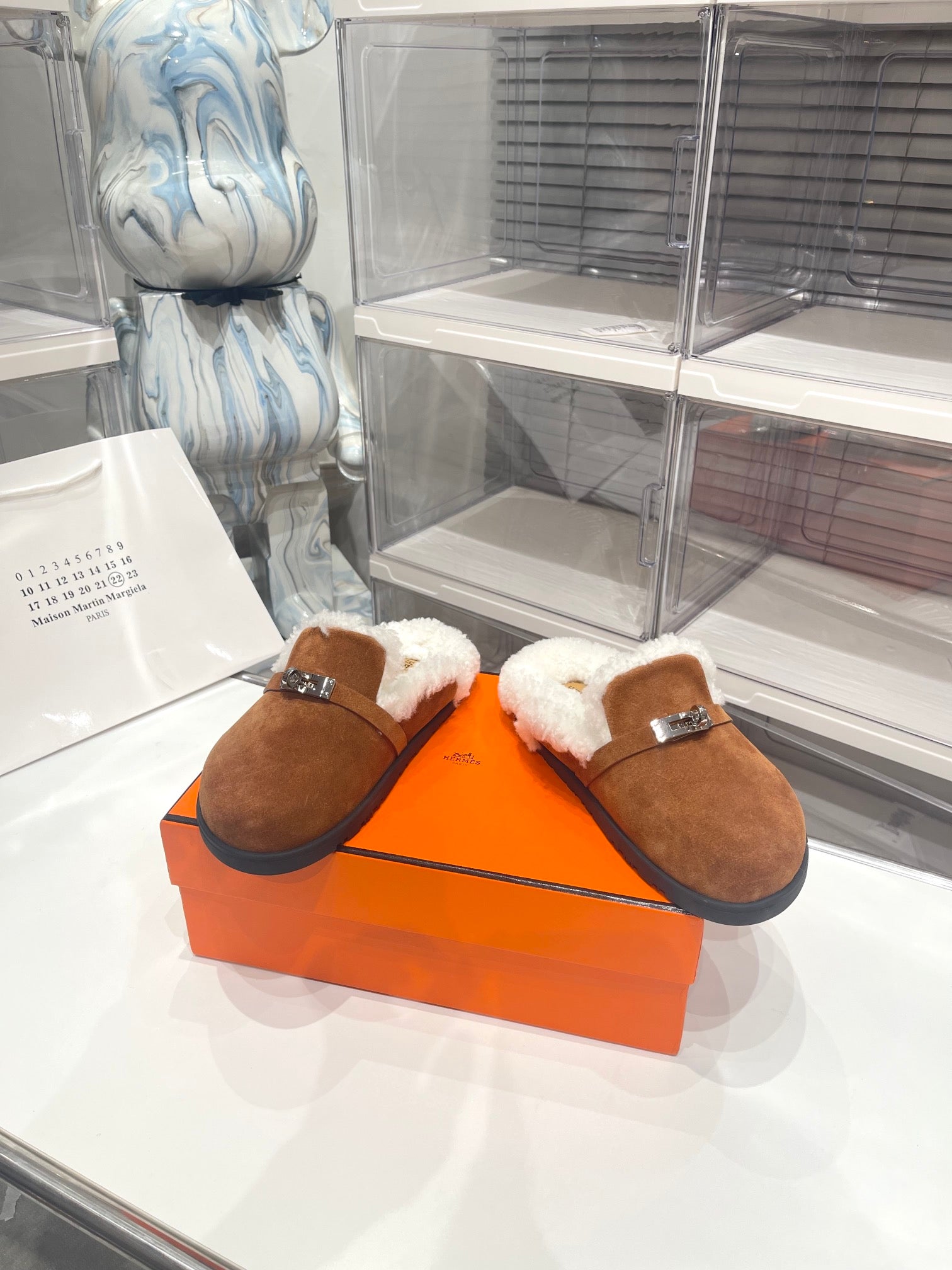 SLIP-ON MULE IN UMBER BROWN SUEDE AND SHEARLING LINING、mysite、Cacoeks