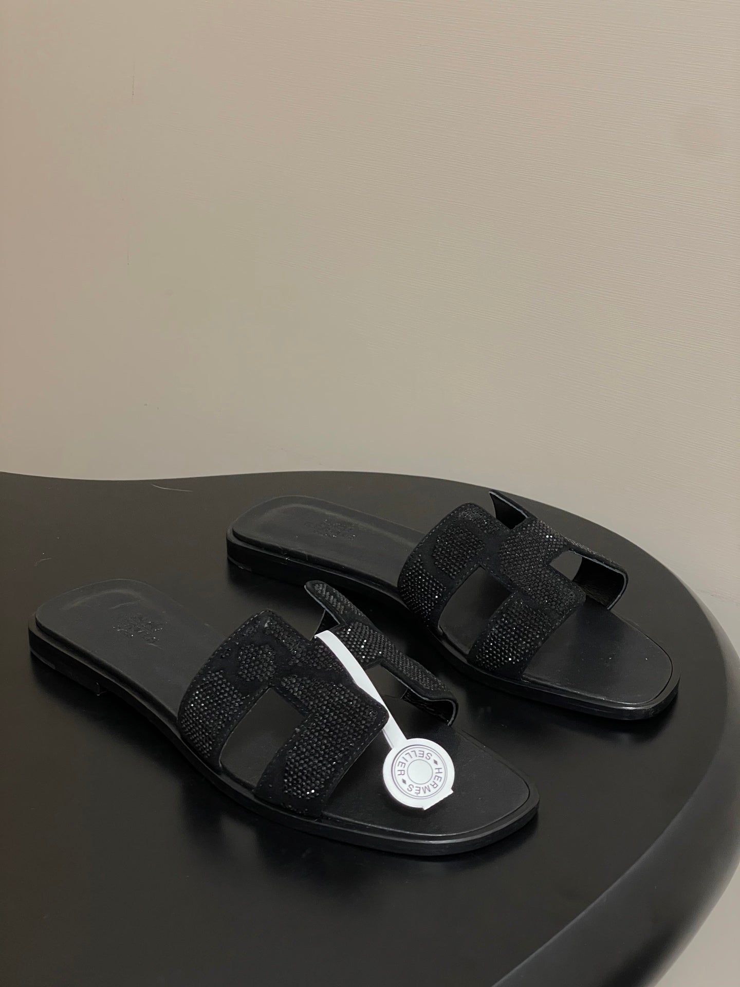 HM 25S ORAN SANDAL IN BLACK LAMBSKIN WITH STONE DETAILS、mysite、Cacoeks