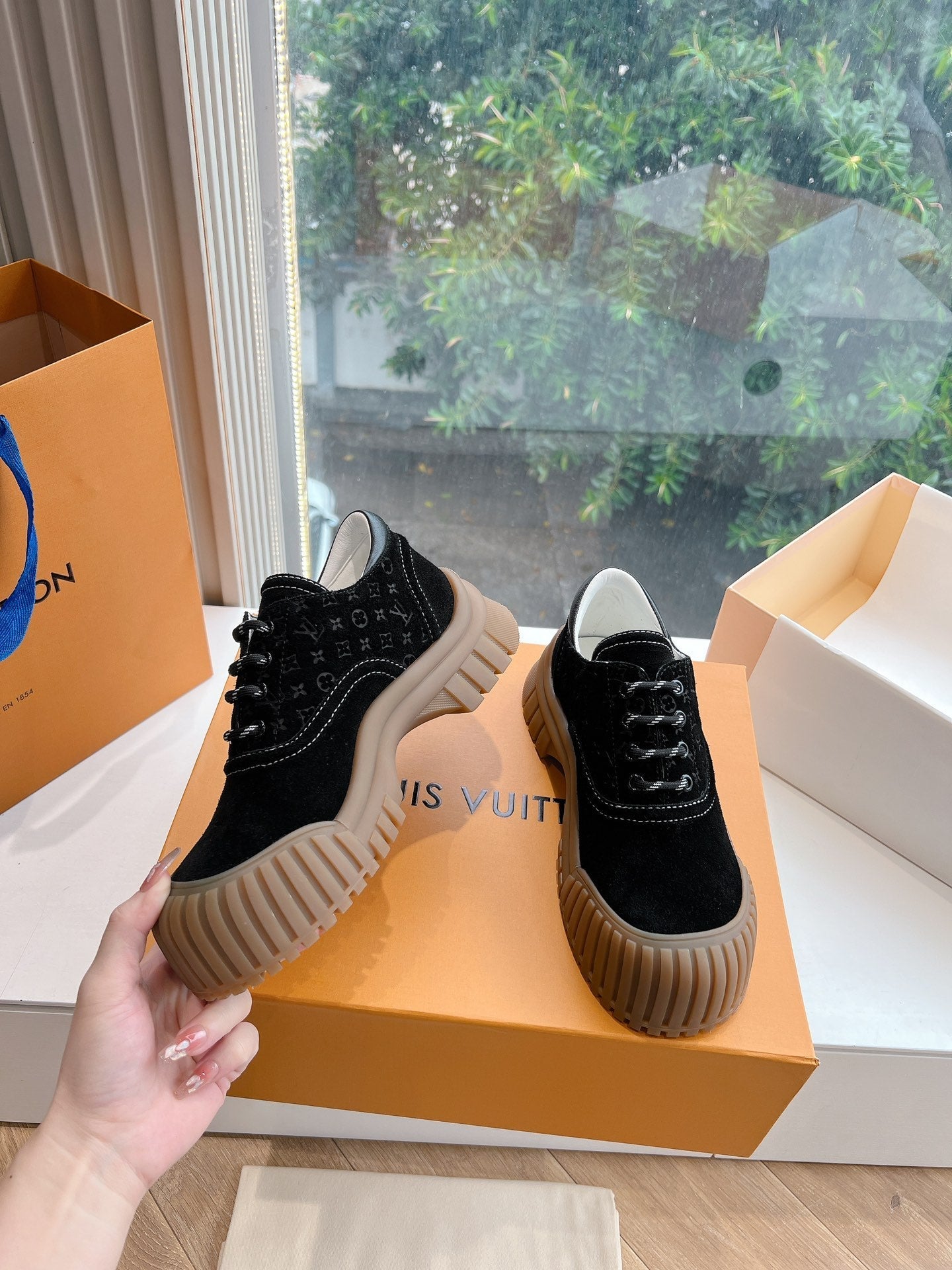 LV ARCHLIGHT SKATE SNEAKER IN BLACK EMBOSSED SUEDE、mysite、Cacoeks