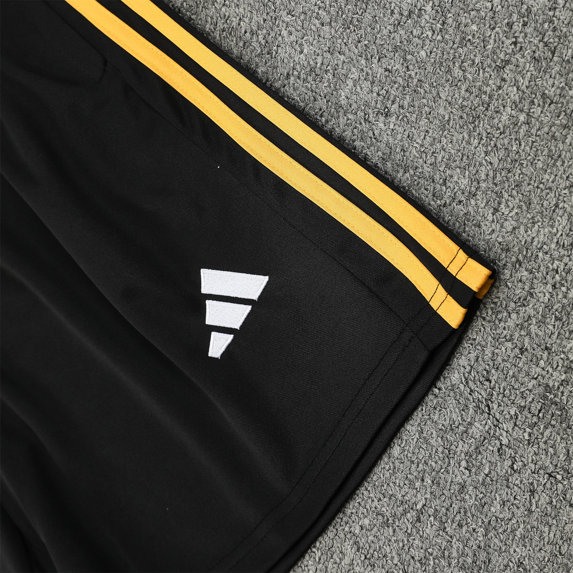 Higojerseys-Real Madrid 24-25 Vest Training Set - White & Black Leopard