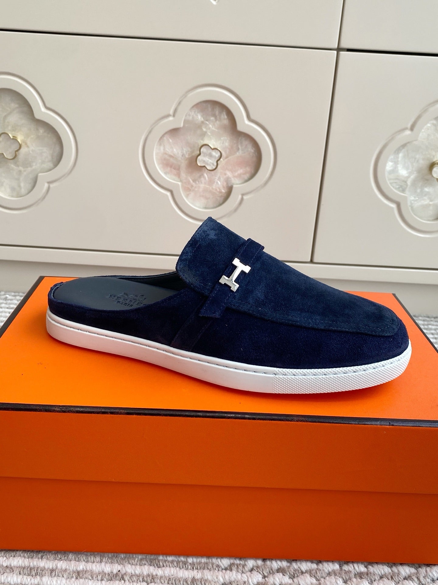 HM 25S MULES IN NAVY BLUE SUEDE WITH SILVER HARDWARE、mysite、Cacoeks