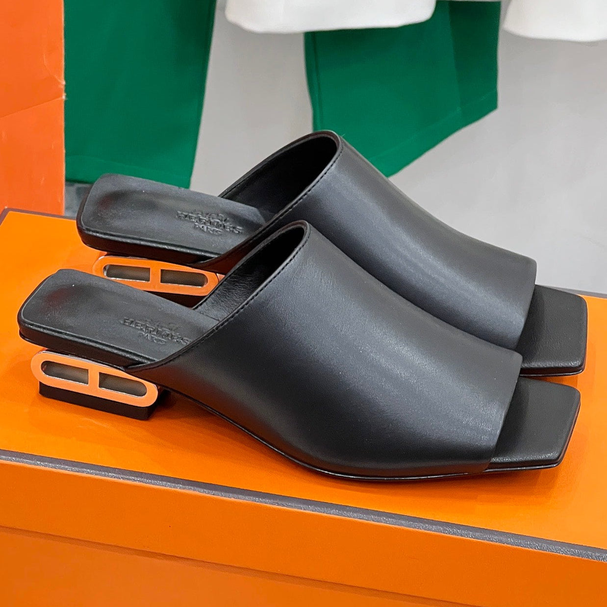IDOLE SANDAL IN BLACK CALFSKIN、mysite、Cacoeks