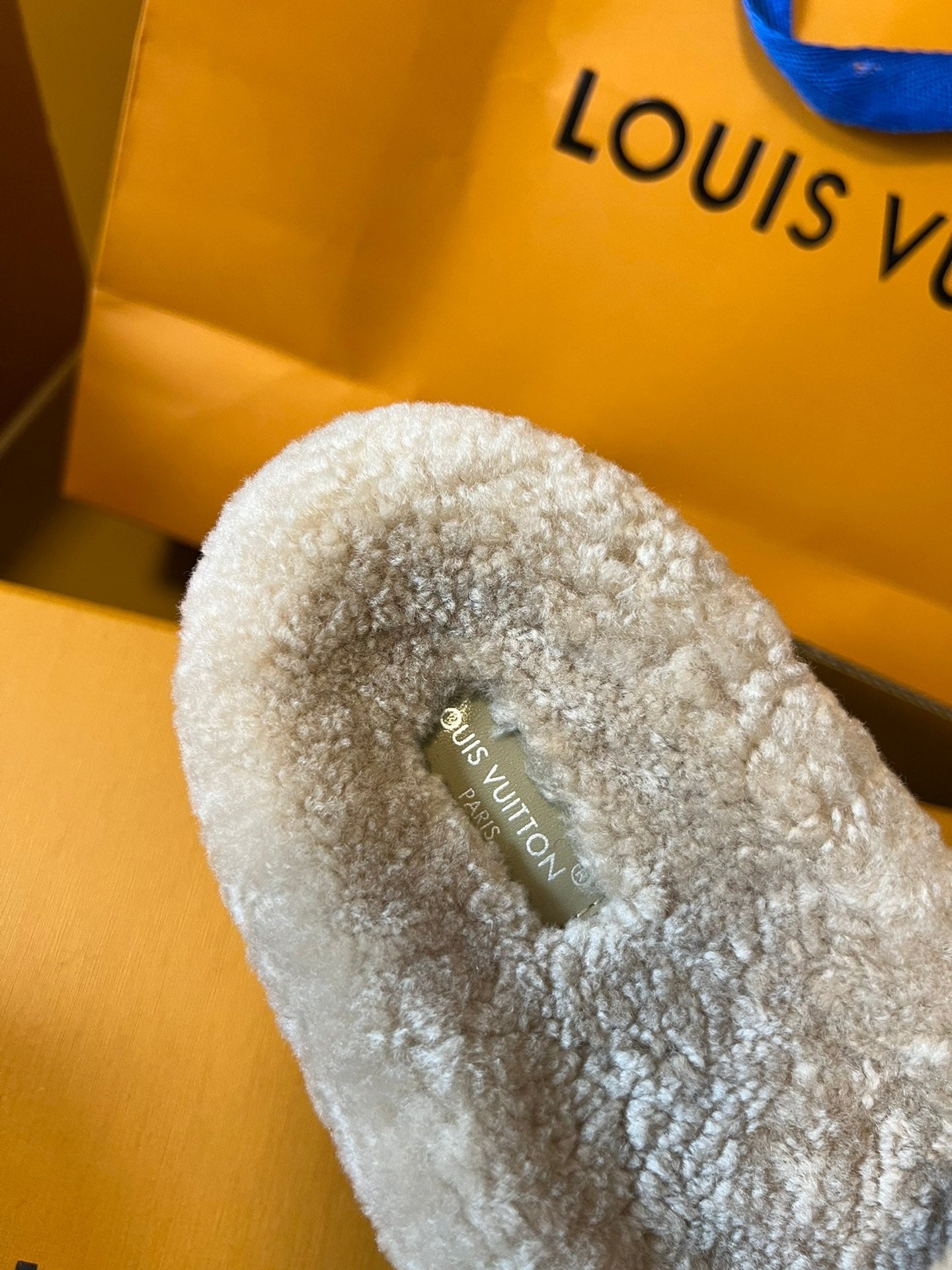 SLIPPER IN CAMEL BEIGE MIX BLACK FLEECE、mysite、Cacoeks