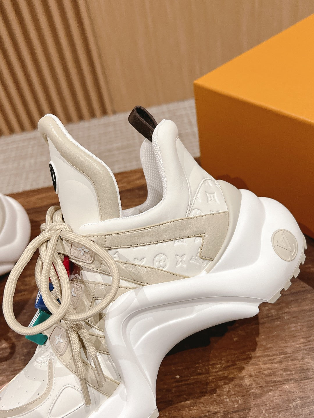 LV ARCHLIGHT SNEAKER IN BLANC BEIGE EMBOSSED CALFSKIN、mysite、Cacoeks