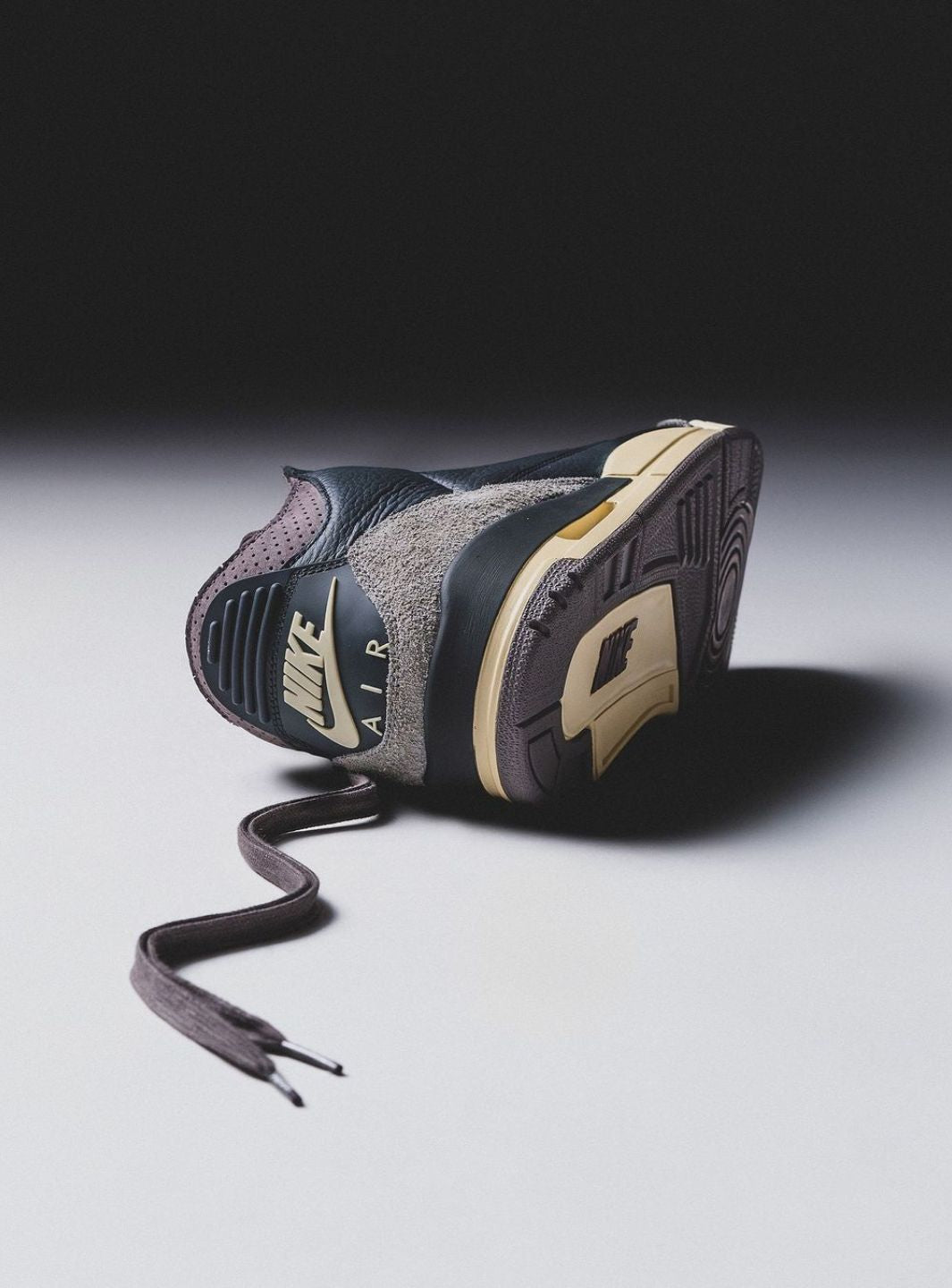 Air Jordan 3 Retro OG SP A Ma Maniére Black Violet Ore、JORDAN、Cacoeks