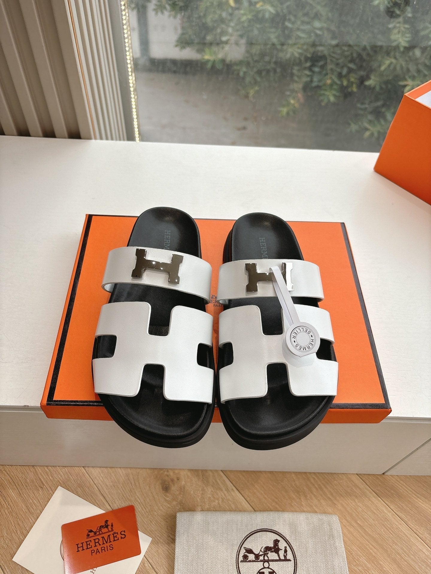 CHYPRE SANDAL IN WHITE CALFSKIN、mysite、Cacoeks