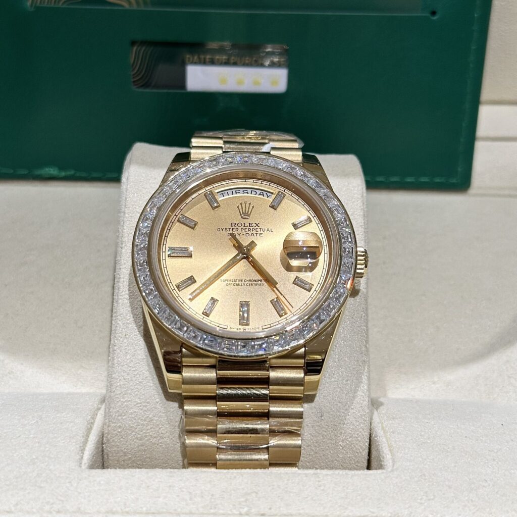 Đồng Hồ Rolex Day-Date Bọc Vàng Độ Kim Cương Moissanite Baguette 40mm (7)