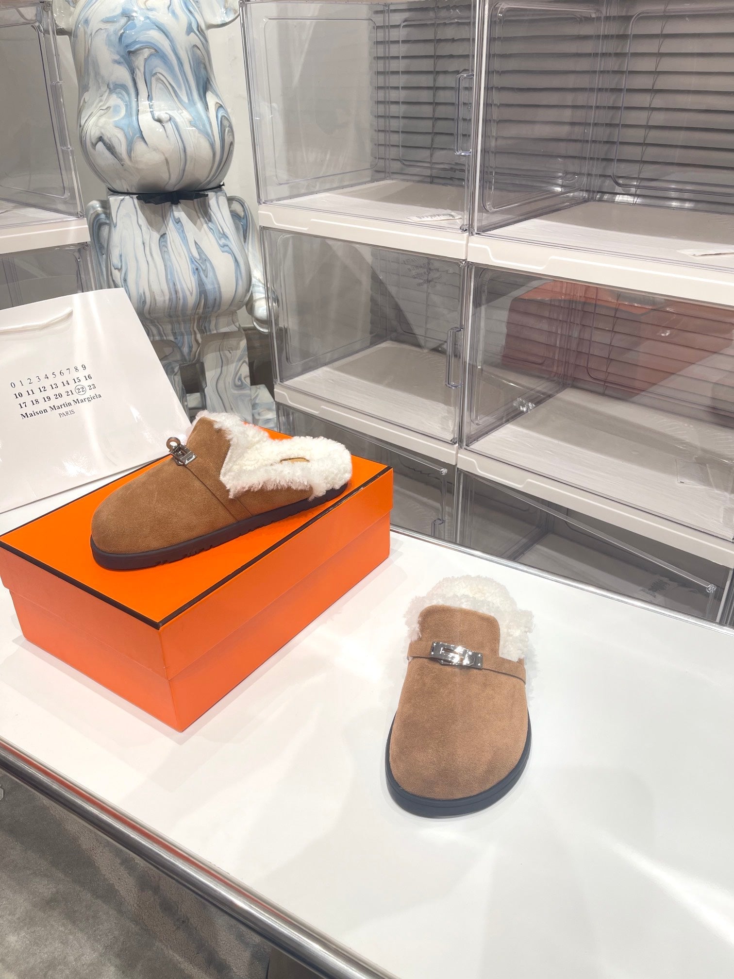 SLIP-ON MULE IN MEDIUM BROWN SUEDE AND SHEARLING LINING、mysite、Cacoeks