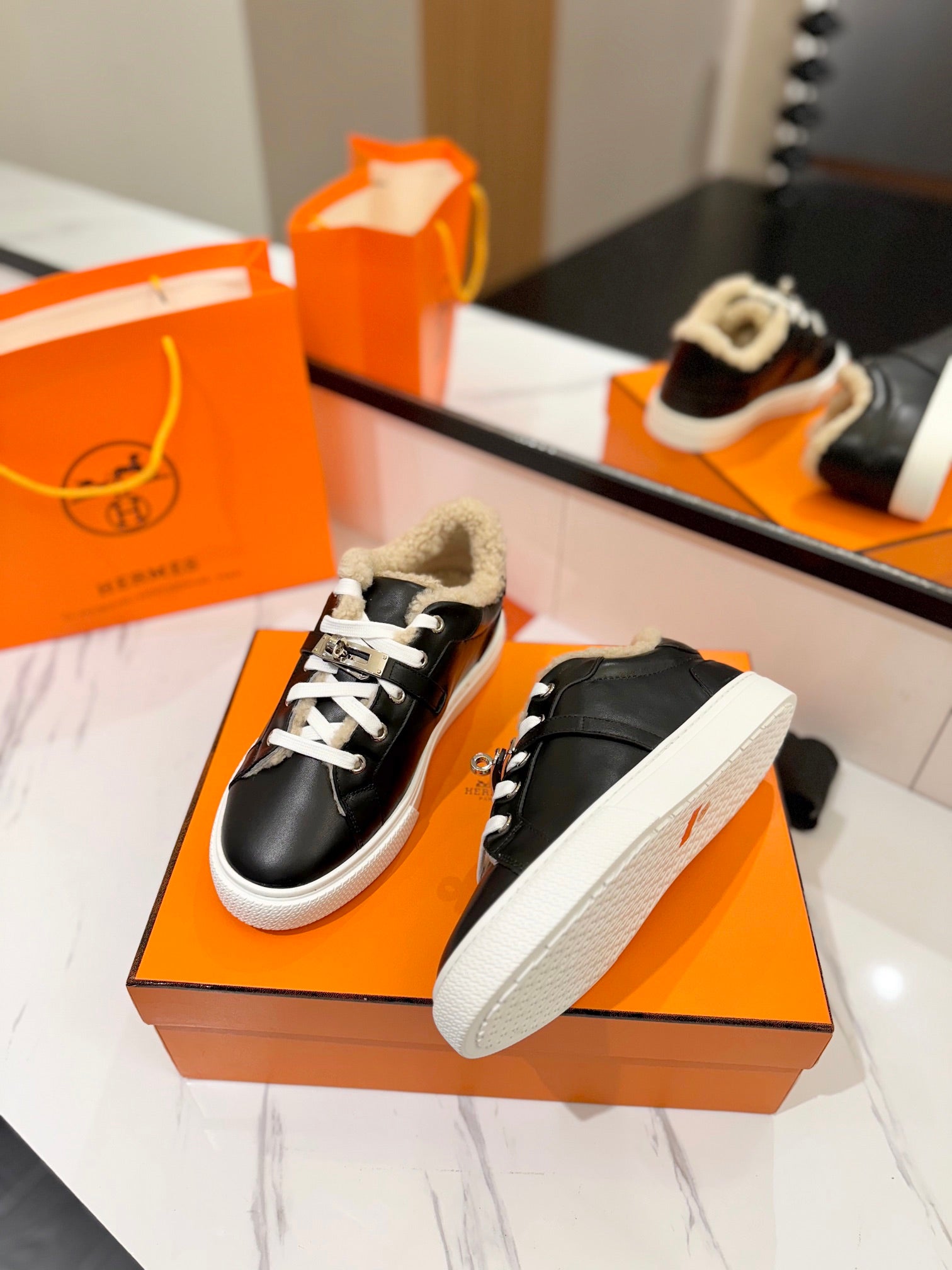 DAY SNEAKER IN BLACK CALFSKIN AND FLEECE LINING、mysite、Cacoeks