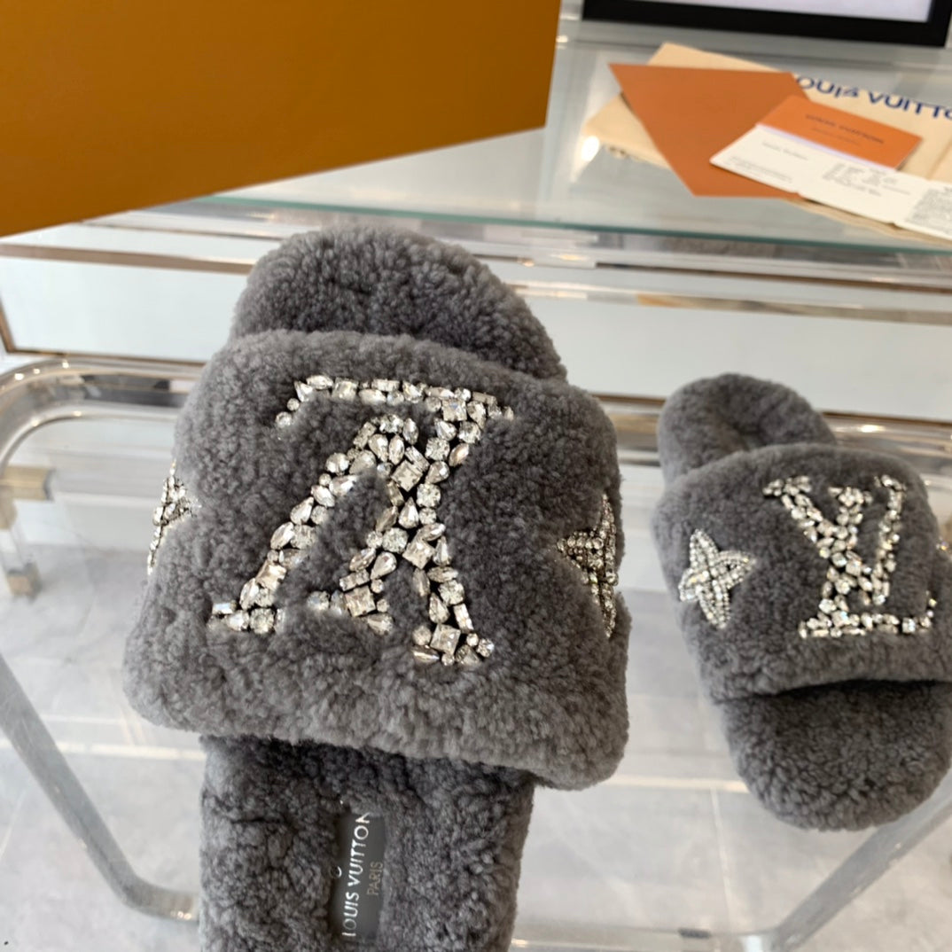 LV WOMEN'S PASEO FLAT SLIPPER IN GREY FLEECE、mysite、Cacoeks