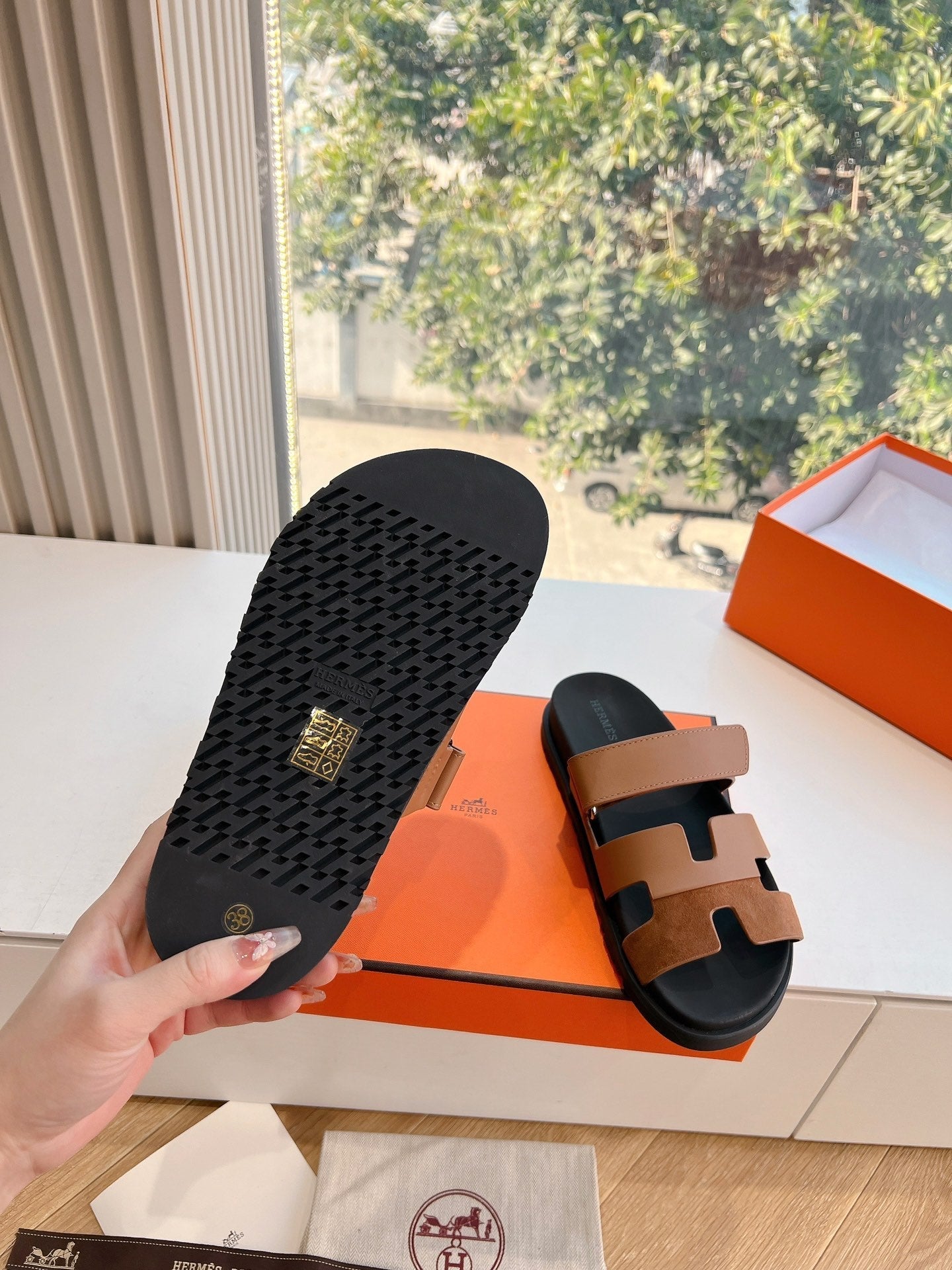 CHYPRE SANDAL IN BRONZE BROWN SUEDE AND CALFSKIN、mysite、Cacoeks