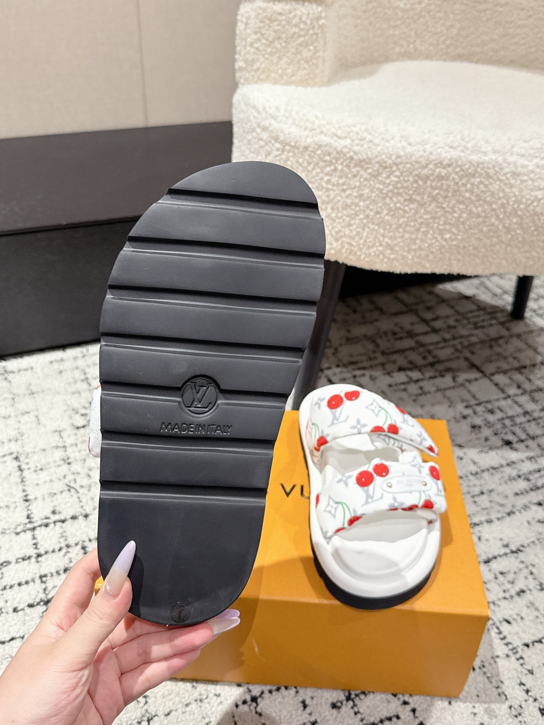 LV TWO-STRAP SLIDES 25S IN WHITE FABRIC AND CALFSKIN、mysite、Cacoeks