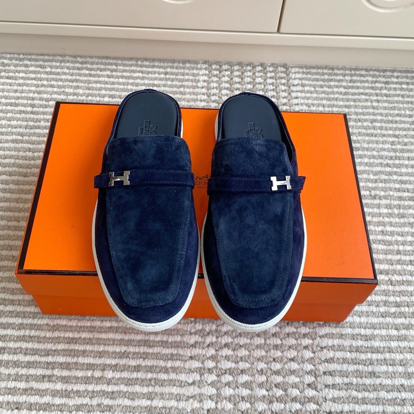 HM 25S MULES IN NAVY BLUE SUEDE WITH SILVER HARDWARE、mysite、Cacoeks