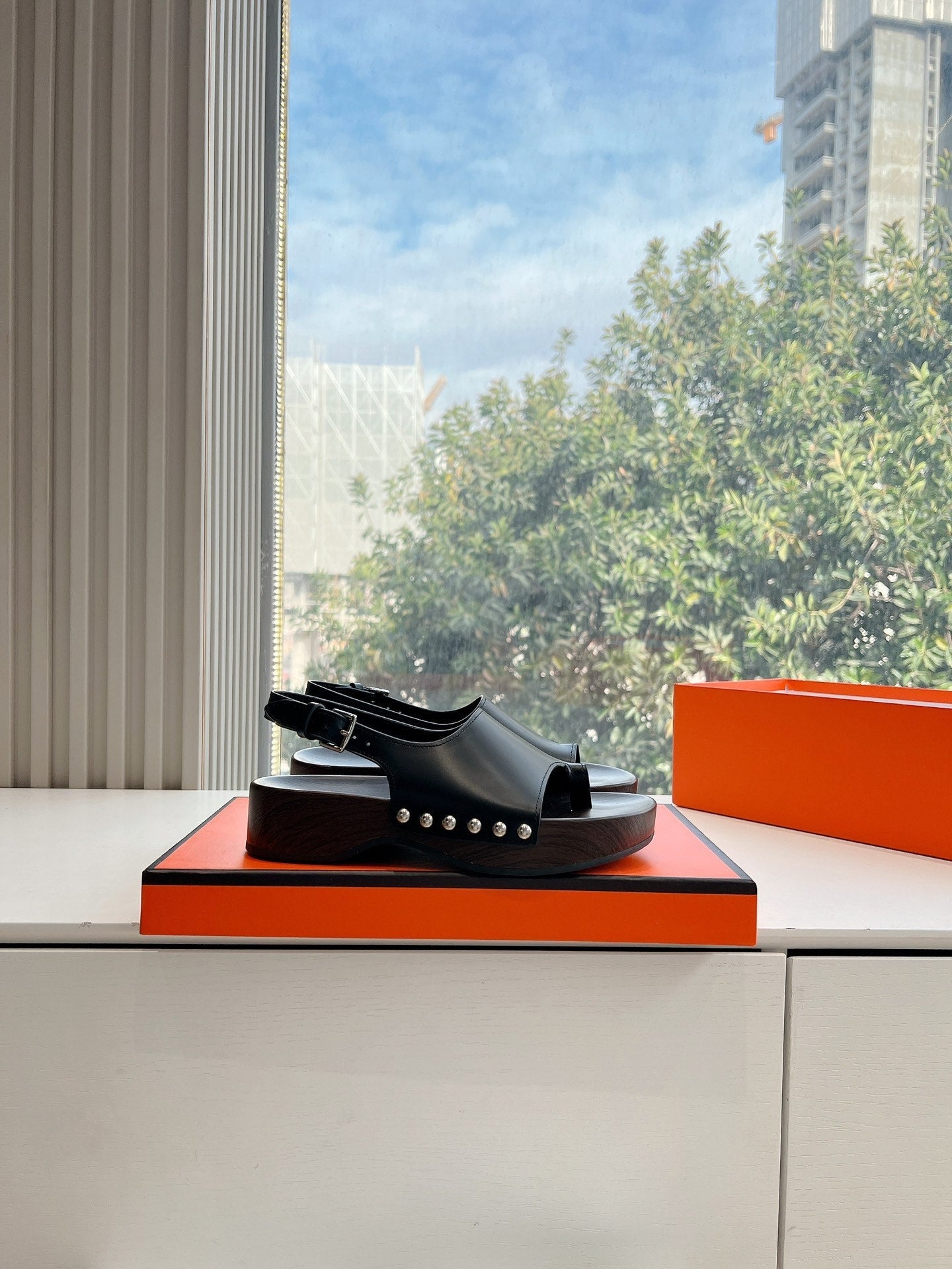 FLAT SANDAL IN BLACK CALFSKIN、mysite、Cacoeks