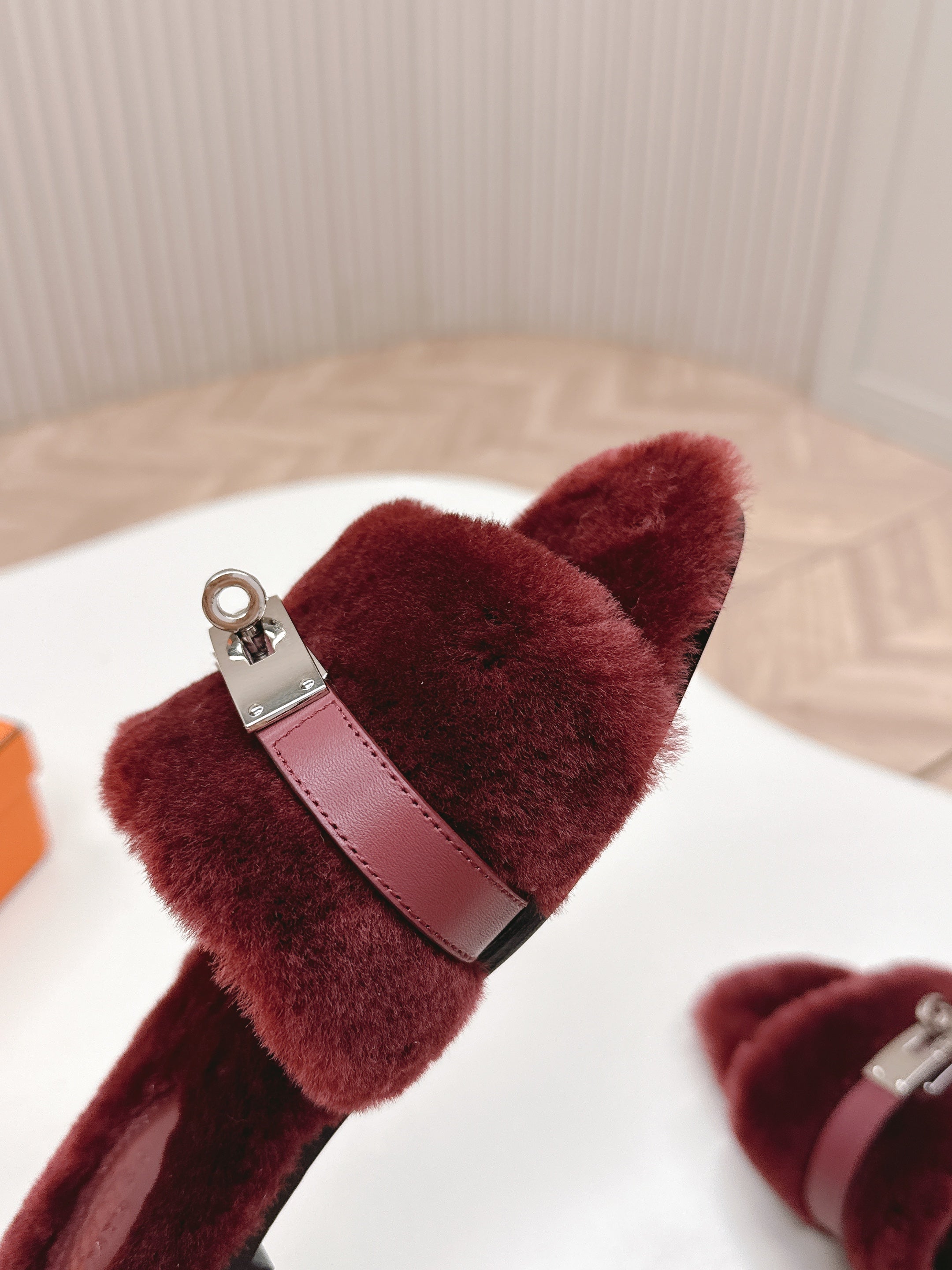 HM 25S ORAN SANDAL IN DARK RED SHEARLING WITH SILVER HARDWARE、mysite、Cacoeks