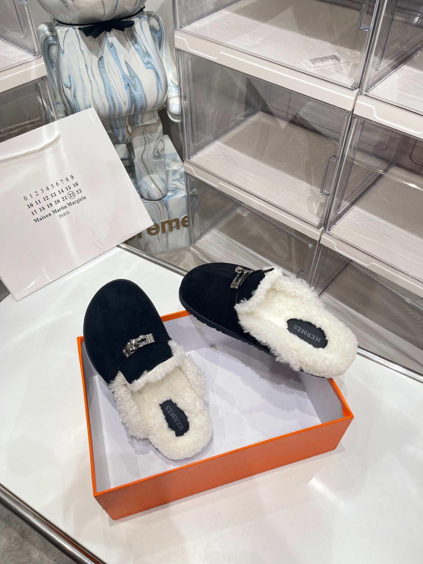 SLIP-ON MULE IN BLACK SUEDE AND SHEARLING LINING、mysite、Cacoeks