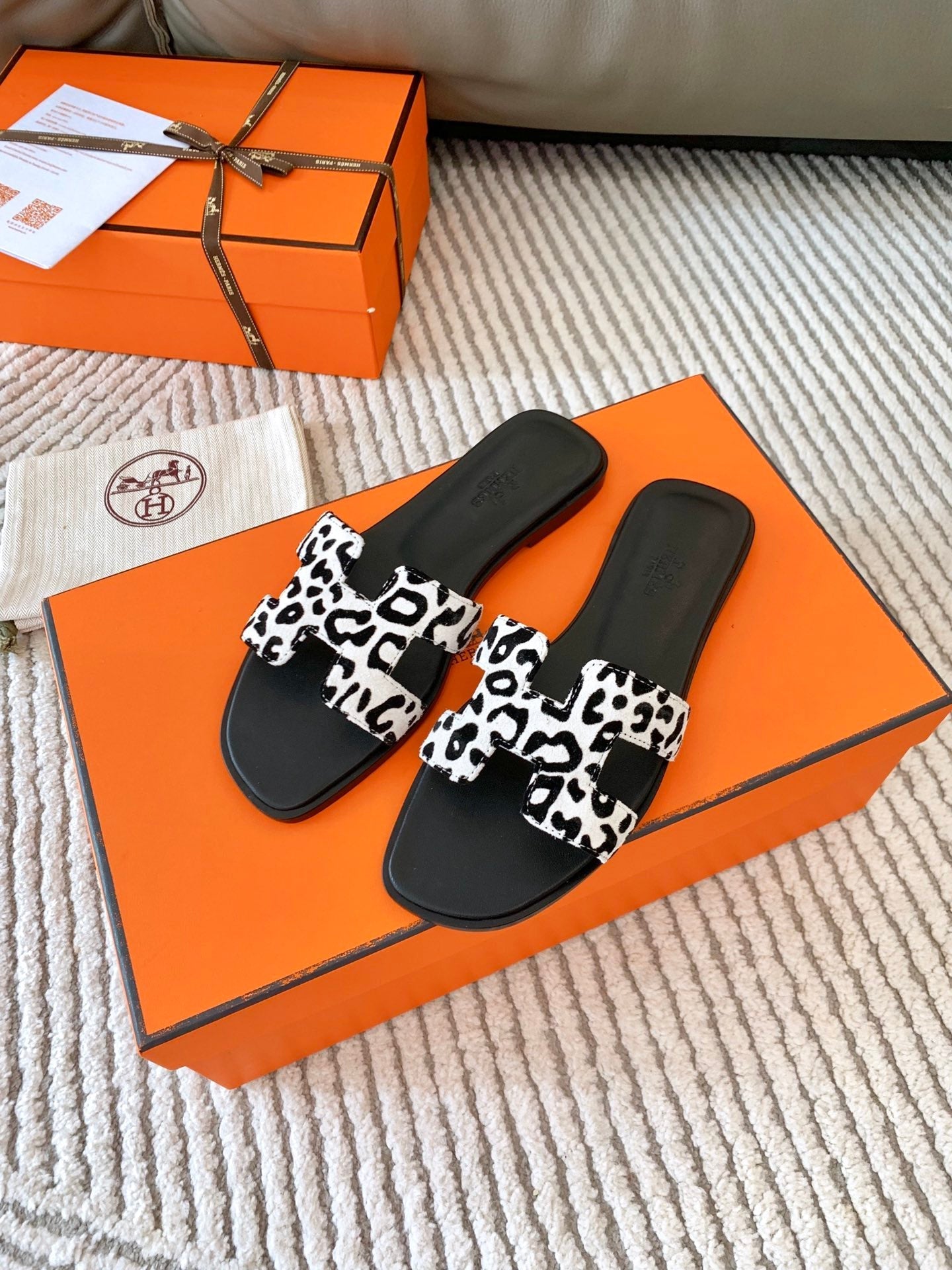 0RAN SANDAL IN BLACK MIX WHITE SUEDE、mysite、Cacoeks