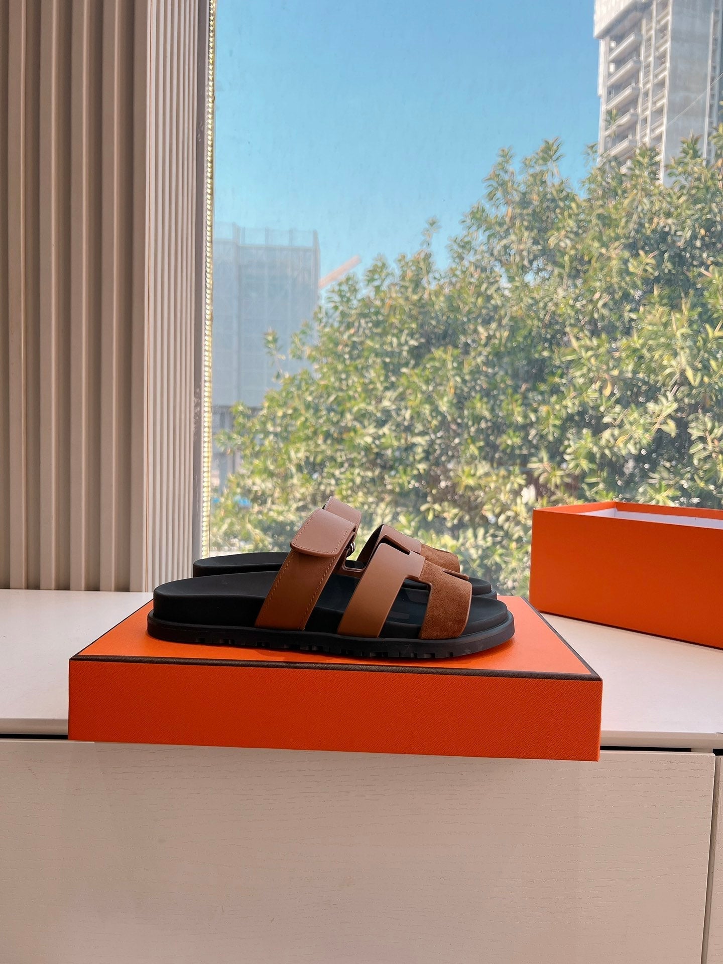 CHYPRE SANDAL IN BRONZE BROWN SUEDE AND CALFSKIN、mysite、Cacoeks