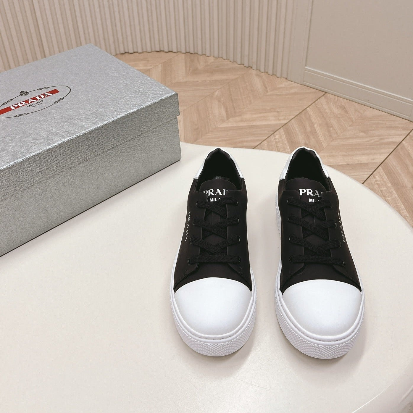 PRA LOGO OUTLET BASIC SNEAKERS BLACK AND WHITE TOE CALFSKIN、mysite、Cacoeks