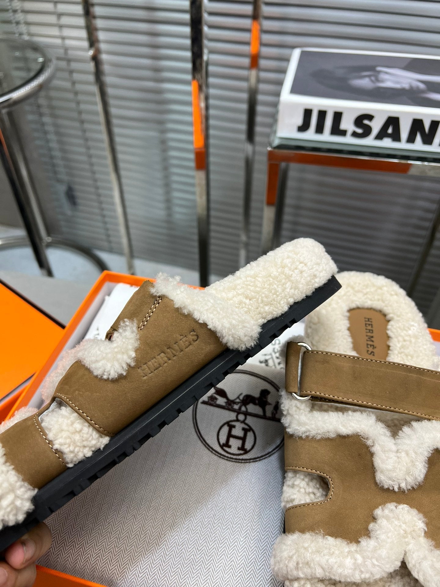 CHYPRE SLIPPERS IN BEIGE LAMB WOOL AND LIGHT FRENCH BEIGE SUEDE、mysite、Cacoeks