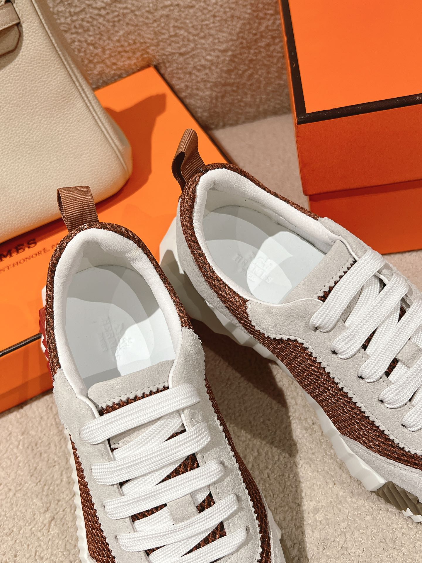MAINLAND SNEAKER IN PALE GRAY SUEDE AND CARAMEL BROWN BREATHABLE MESH FABRIC、mysite、Cacoeks