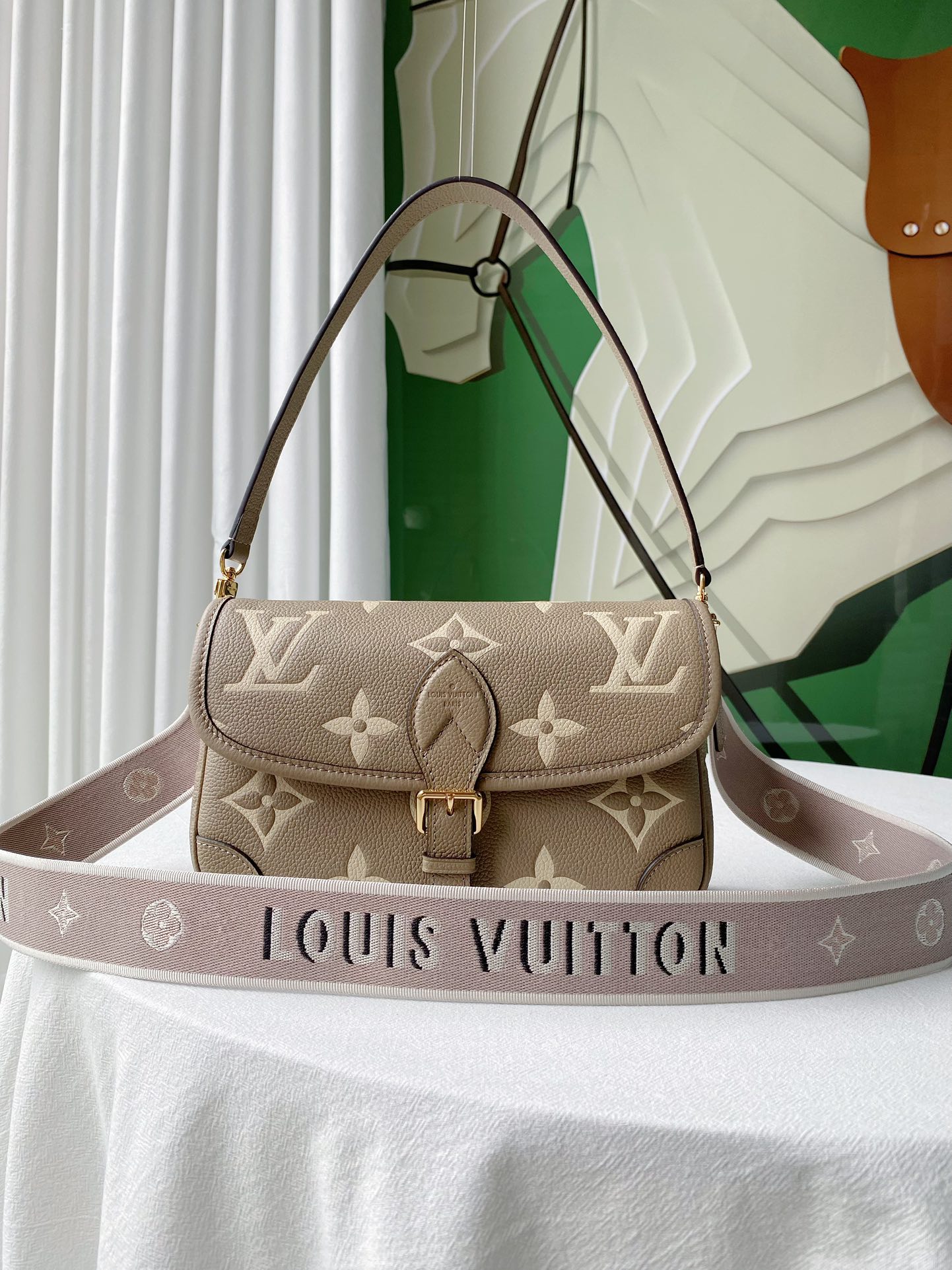 路易威登 M46583 Diane Bicolor Monogram Empreinte 皮革奶油色