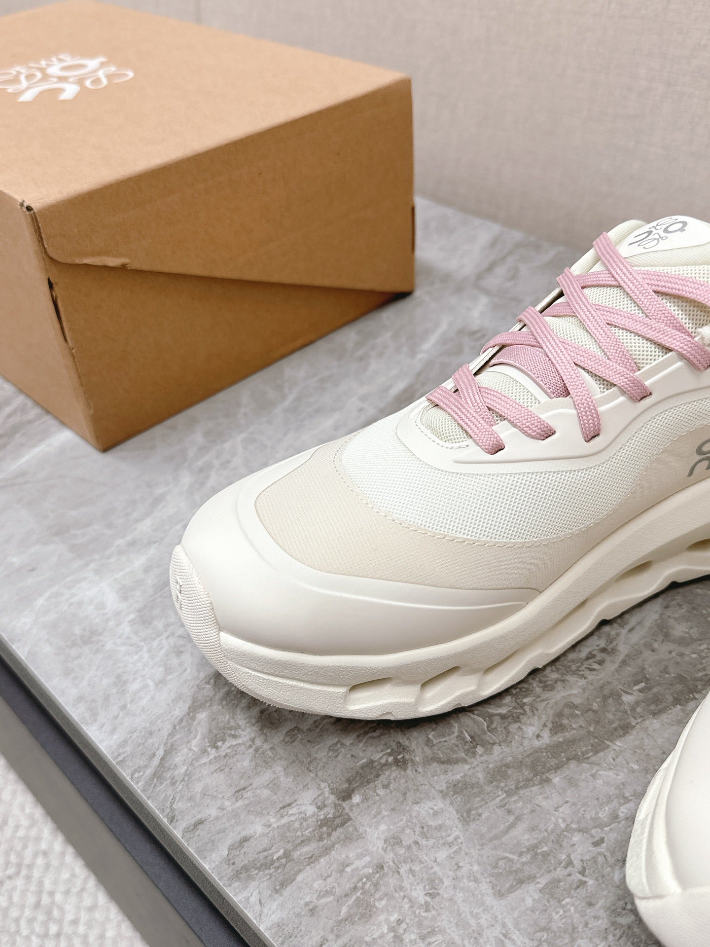 RUN SNEAKER IN PASTEL GRAY MIX BABY PINK SUEDE AND MESH FABRIC、mysite、Cacoeks