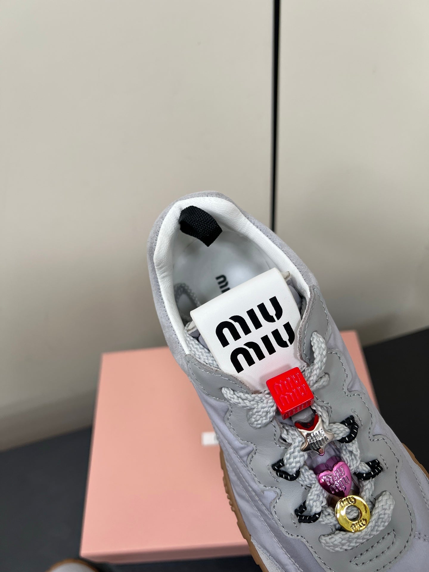 TYRE SNEAKERS IN GREY TECHNICAL FABRIC AND SUEDE WITH STICKER、mysite、Cacoeks