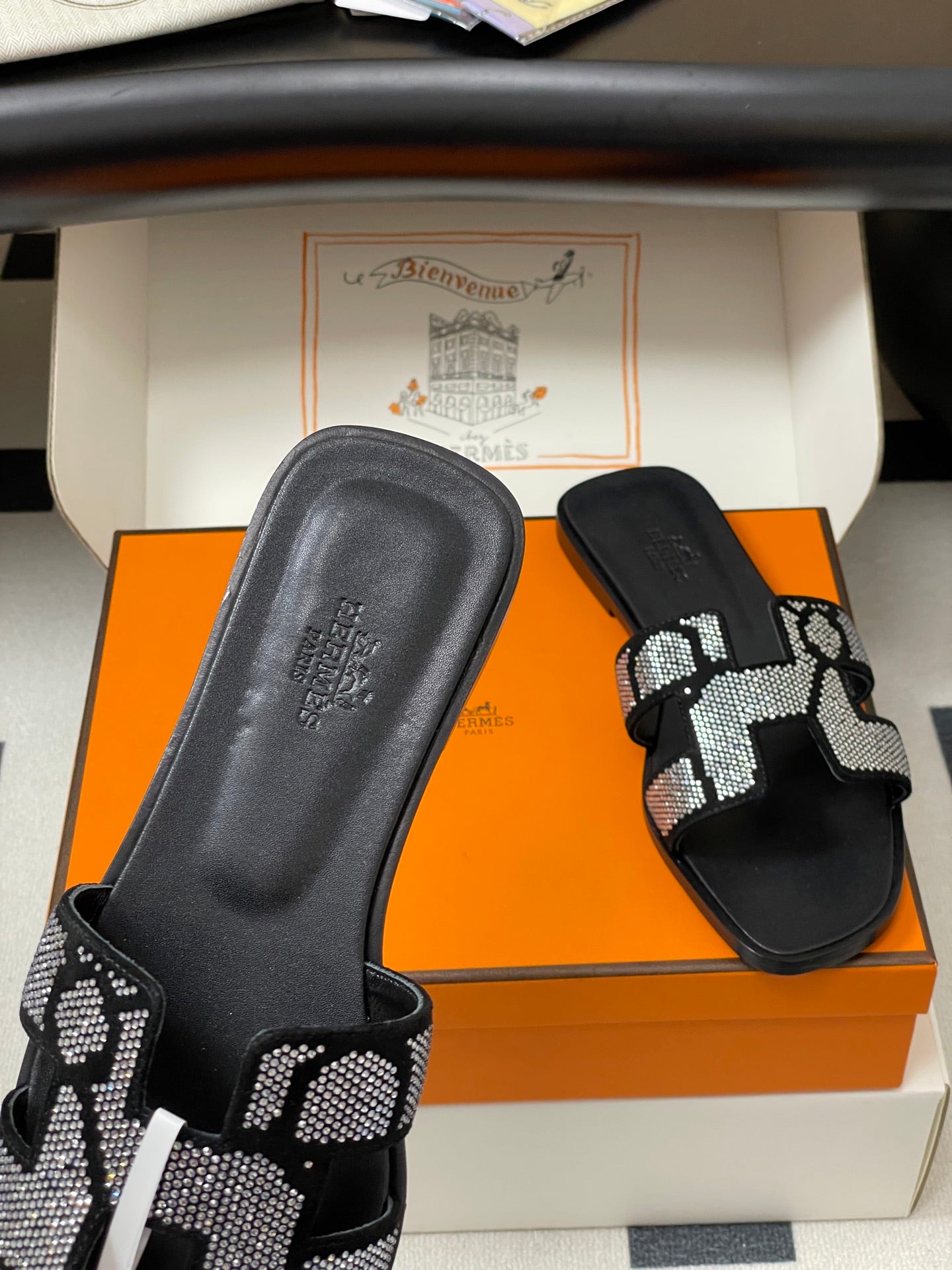 HM 25S ORAN SANDAL IN BLACK LAMBSKIN WITH WHITE STONE DETAILS、mysite、Cacoeks