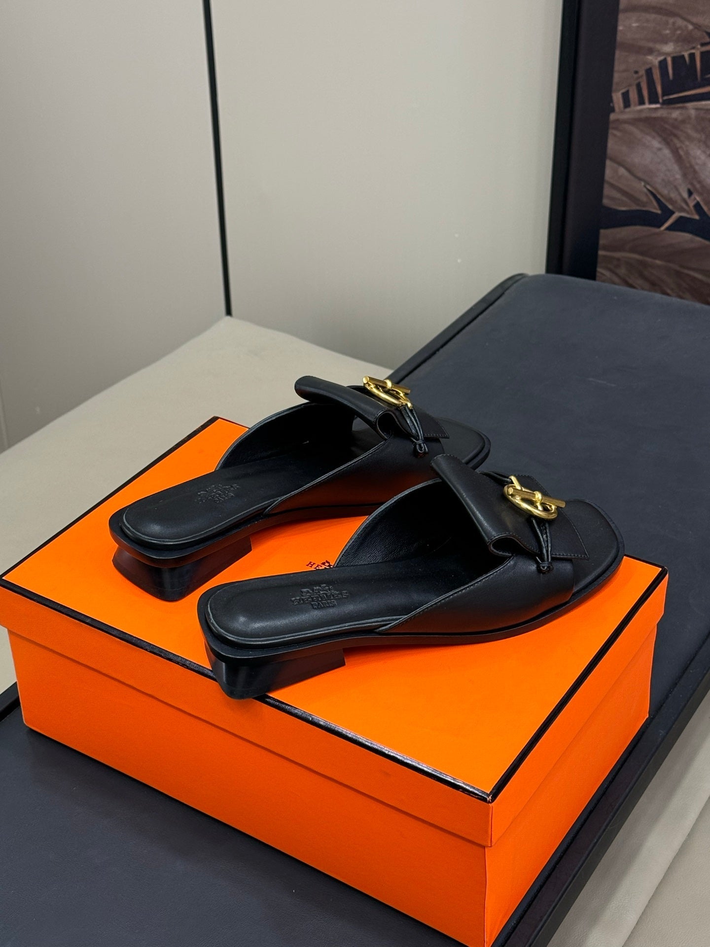 ISLE SANDAL IN BLACK CALFSKIN、mysite、Cacoeks