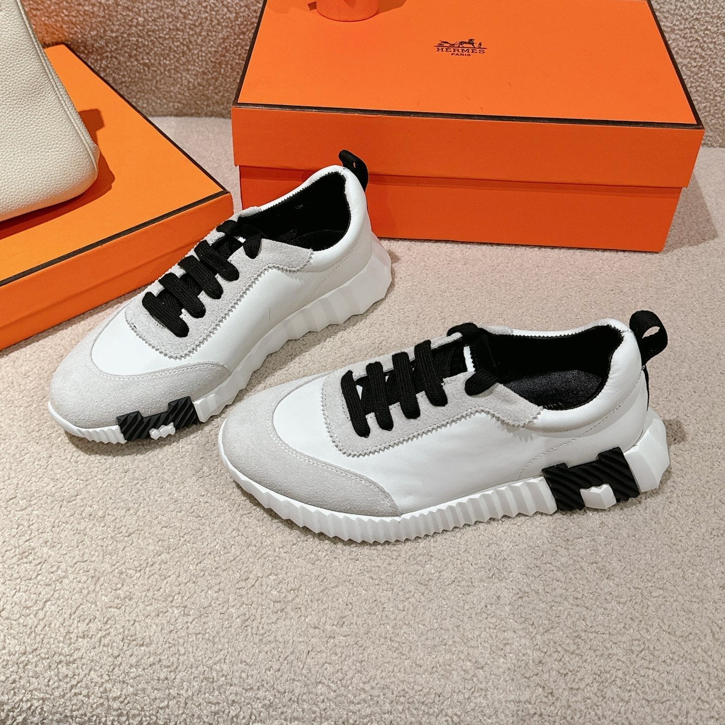 MAINLAND SNEAKER IN PALE GRAY SUEDE AND WHITE CALFSKIN、mysite、Cacoeks