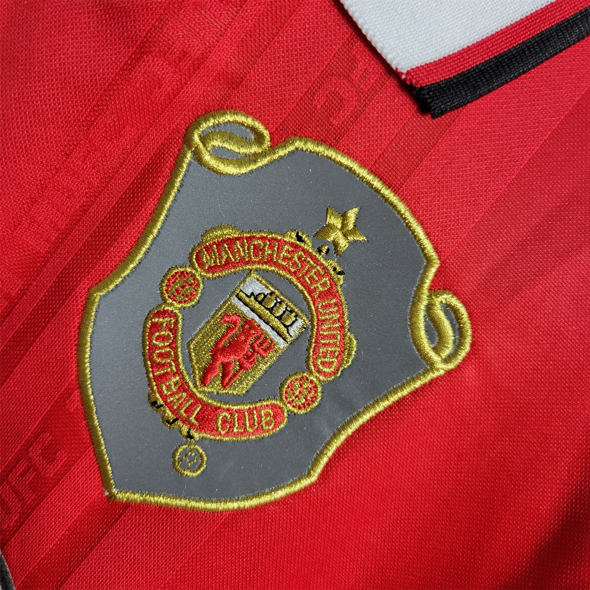 GlobeJersey-Retro Manchester United 99-00 Home Jersey