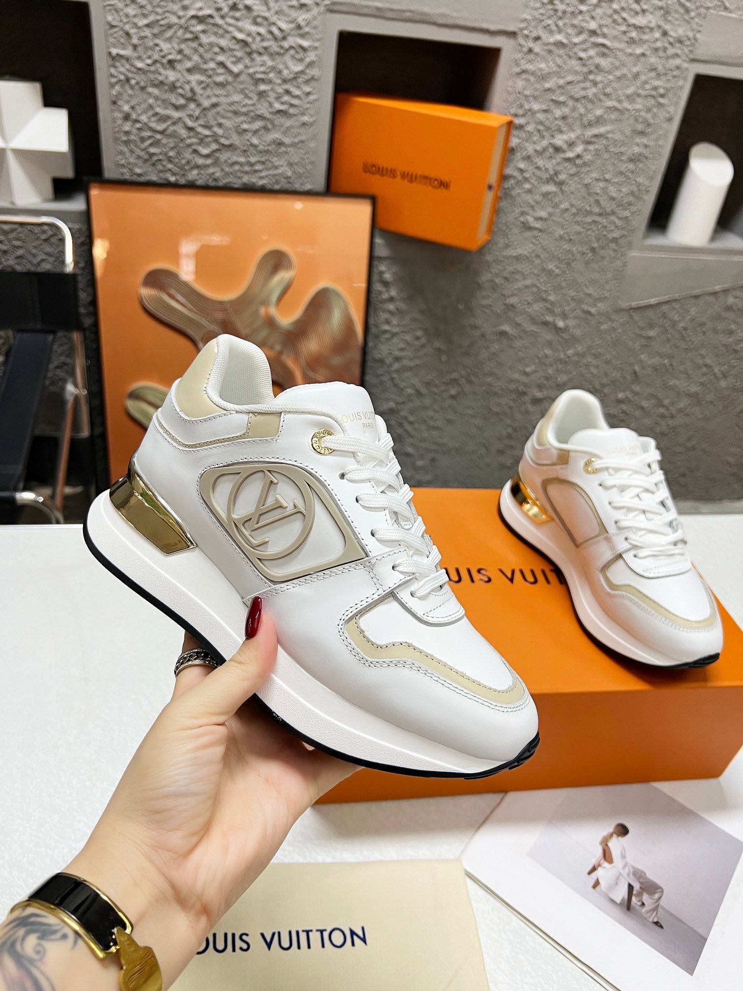 LV WOMEN SNEAKER IN WHITE MIX BEIGE CREAM CALFSKIN、mysite、Cacoeks