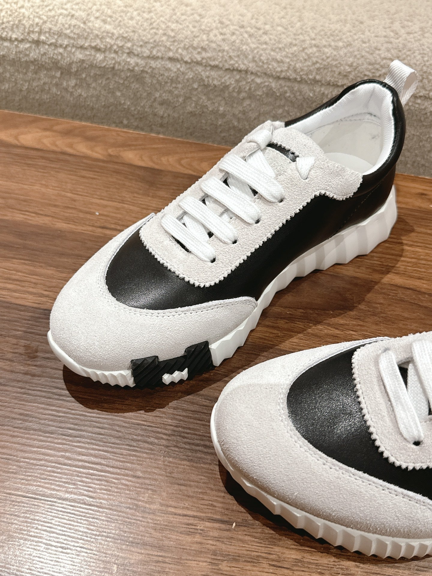 MAINLAND SNEAKER IN PALE GRAY SUEDE AND BLACK CALFSKIN、mysite、Cacoeks