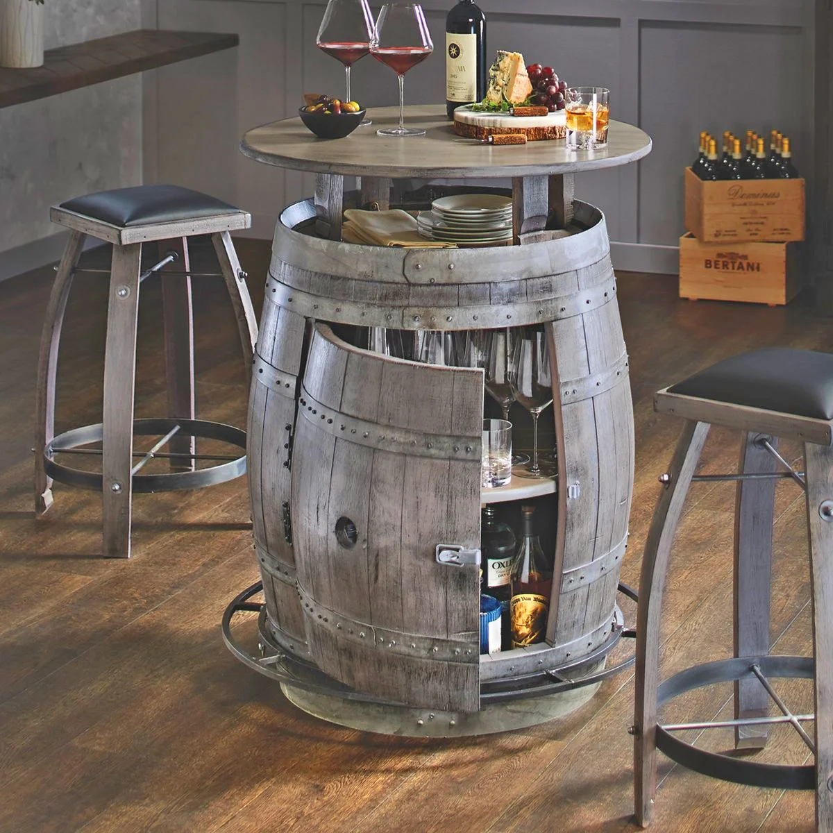 Ultimate Wine Barrel Table tiene un almacenamiento oculto en el interior