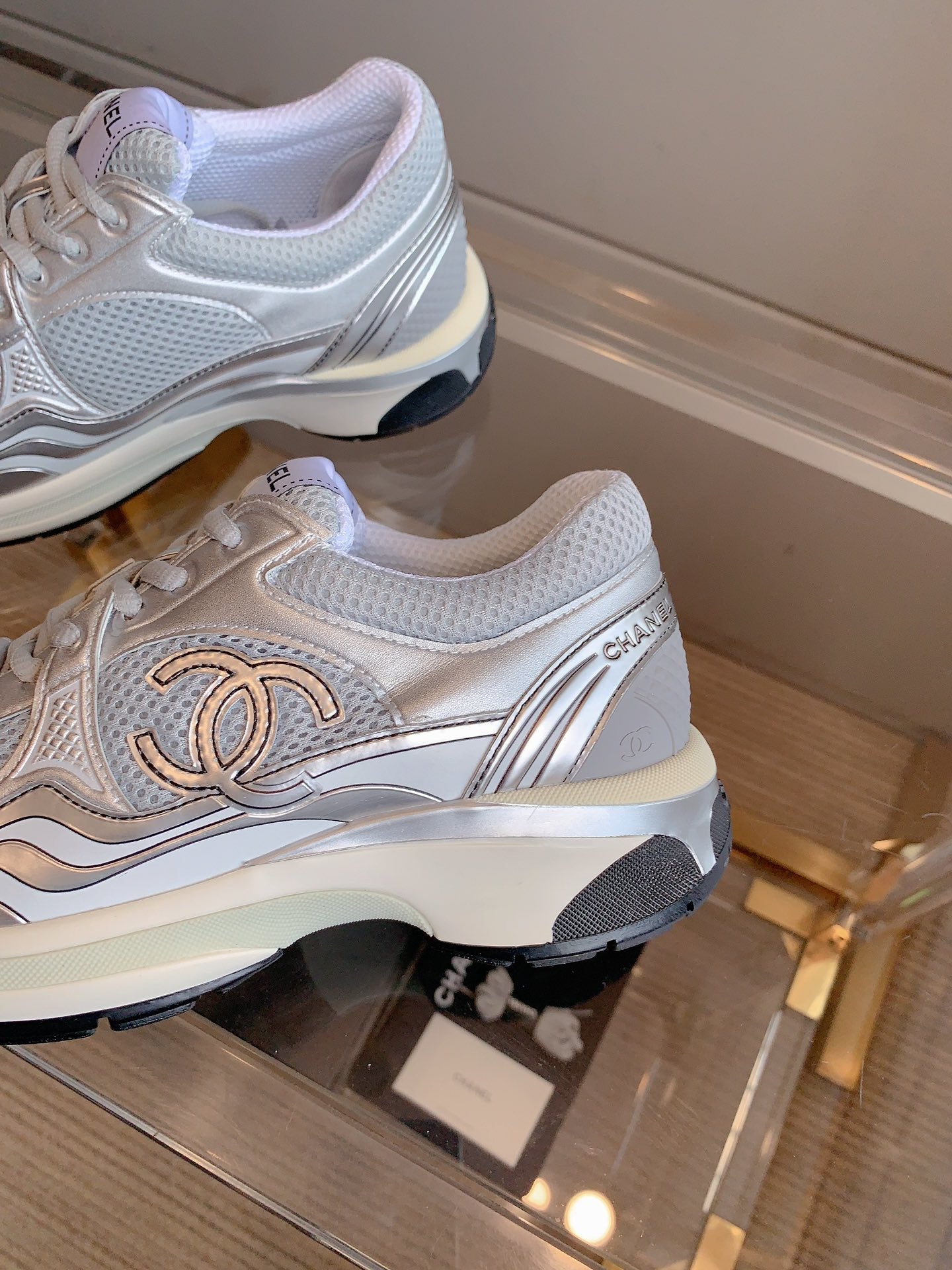 CC SNEAKERS IN GLOSSY SILVER CALFSKIN AND MESH、mysite、Cacoeks