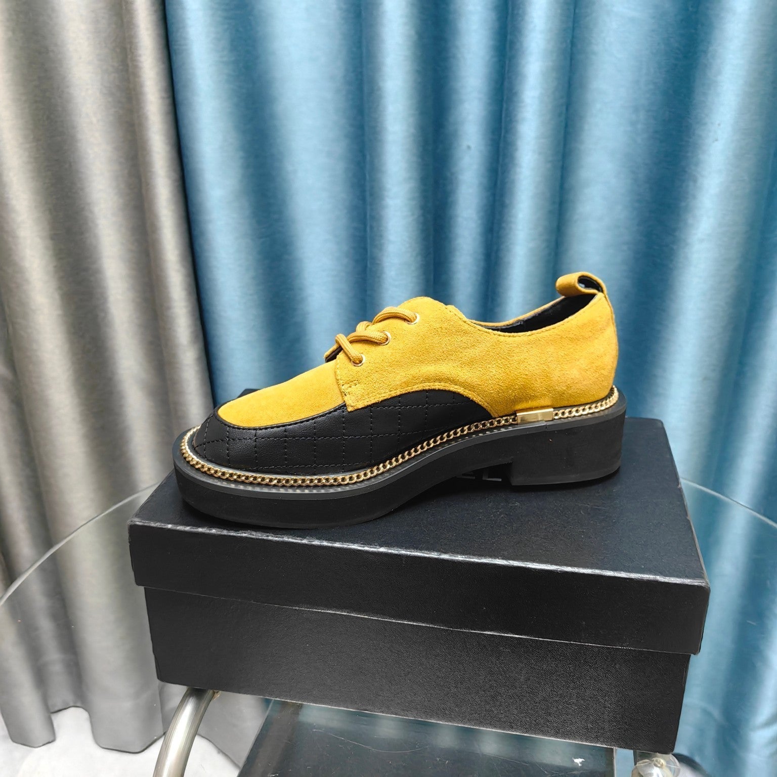 OXFORD SHOES IN GOLD YELLOW SUEDE AND BLACK SHEEPSKIN、mysite、Cacoeks