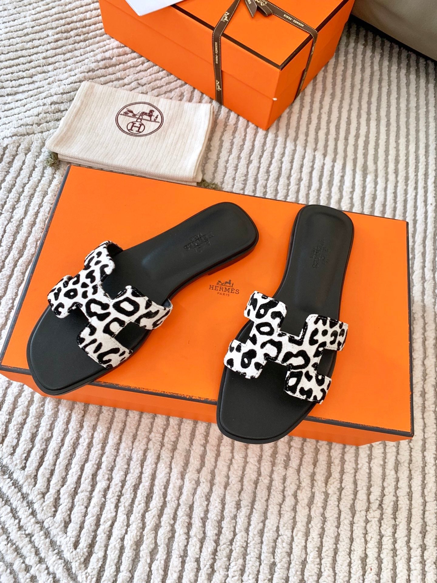 0RAN SANDAL IN BLACK MIX WHITE SUEDE、mysite、Cacoeks