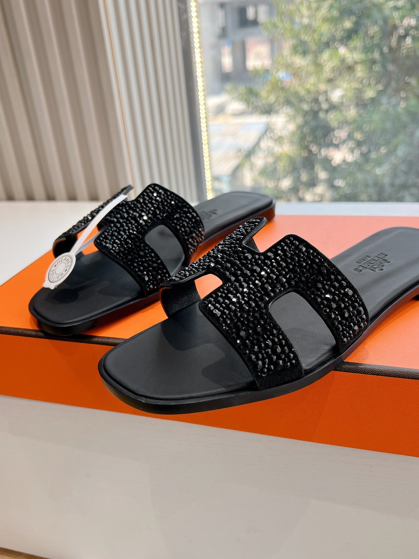 0RAN SLIDE IN BLACK CALFSKIN WITH CRYSTALS、mysite、Cacoeks