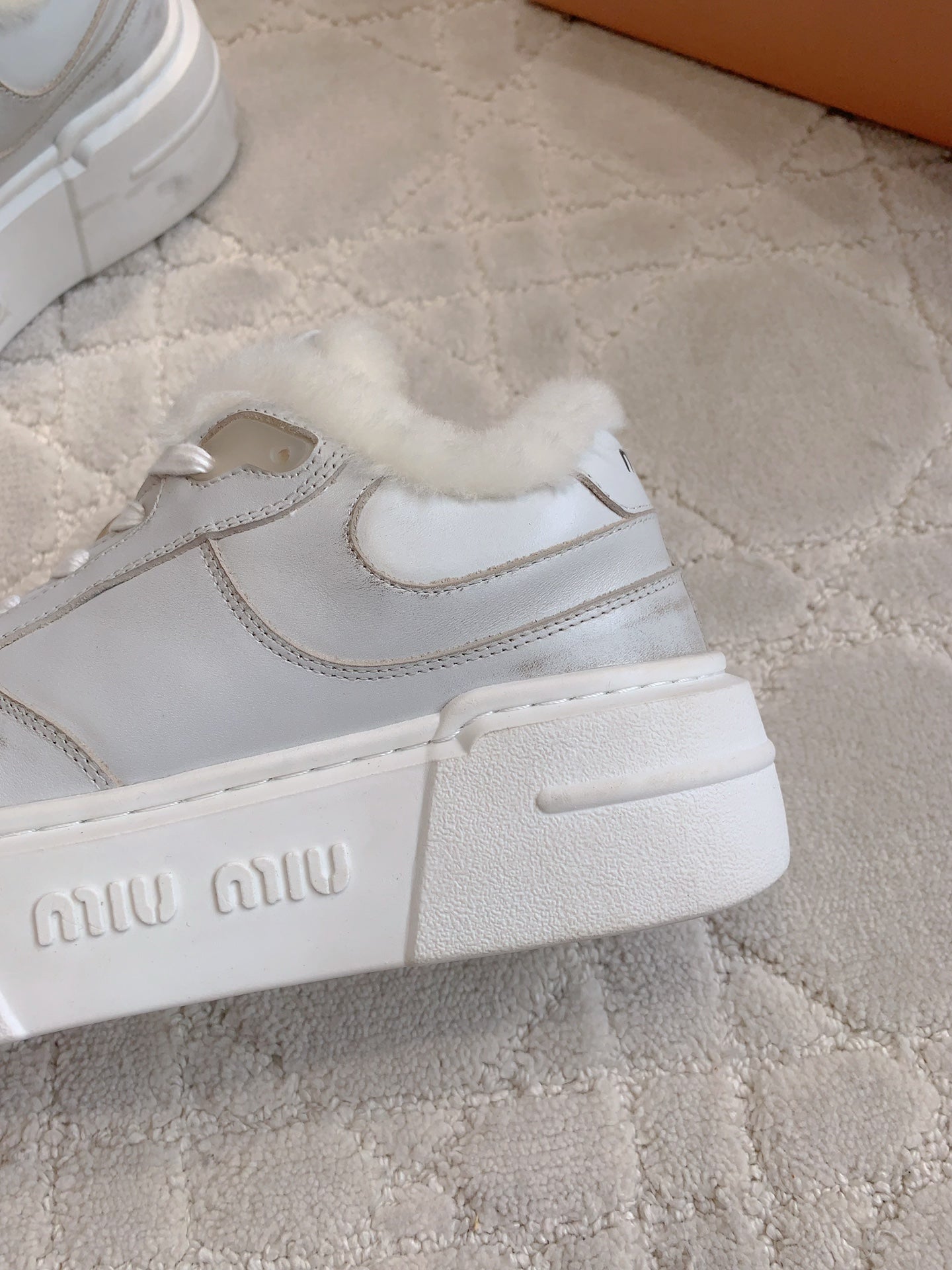 THICK SOLE SNEAKERS IN CHROME GRAY LAMBSKIN WITH RABBIT FUR LINING、mysite、Cacoeks