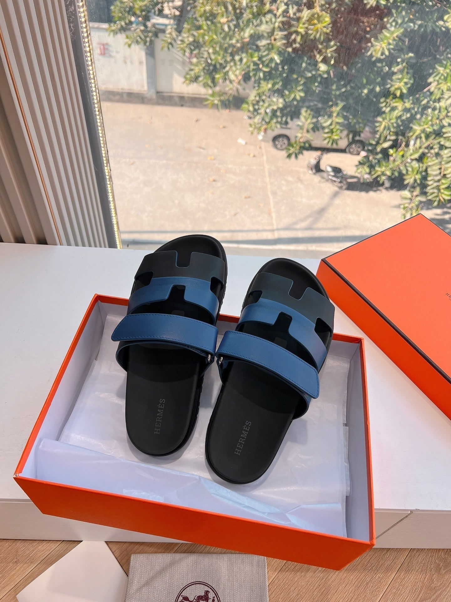 CHYPRE SANDAL IN AEGEAN BLUE MIX BLACK CALFSKIN、mysite、Cacoeks