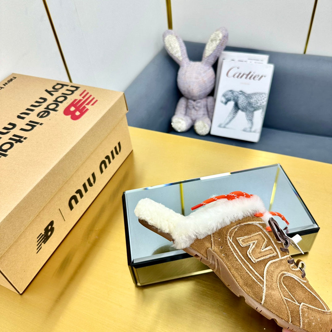 MIUxNEW 530 SNEAKER MULES IN BROWN BLEACHED SUEDE SHEARLING、mysite、Cacoeks