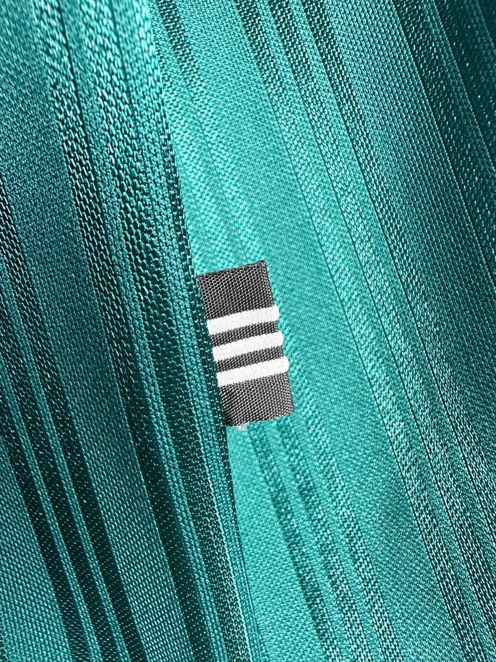 95-96 Liverpool away long sleeves soccer jersey-Retro version: Ajax 24-25 Home Stadium Jersey - Fans Version mysite: Adidas luxuryfootballshirts.com: https://www.luxuryfootballshirts.com/