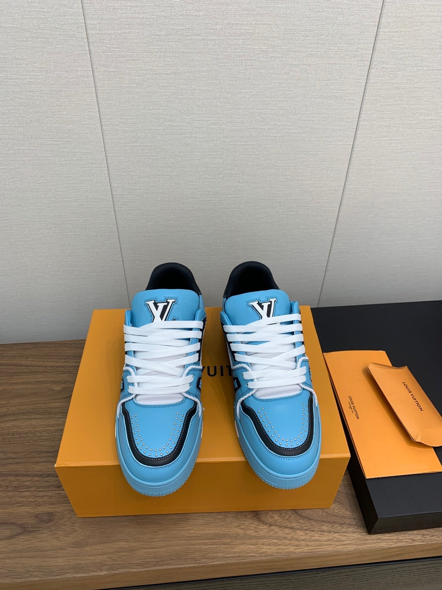 LV WOMEN'S TRAINER IN CERULEAN BLUE CALFSKIN、mysite、Cacoeks