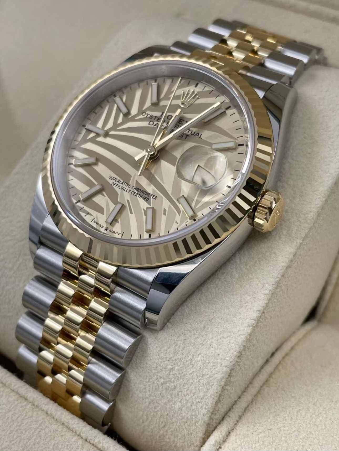 Rolex Datejust 36mm Super Clone Swiss ReplicaWatch Champagne Palm Dial Ref 126233 3235Swiss Movement