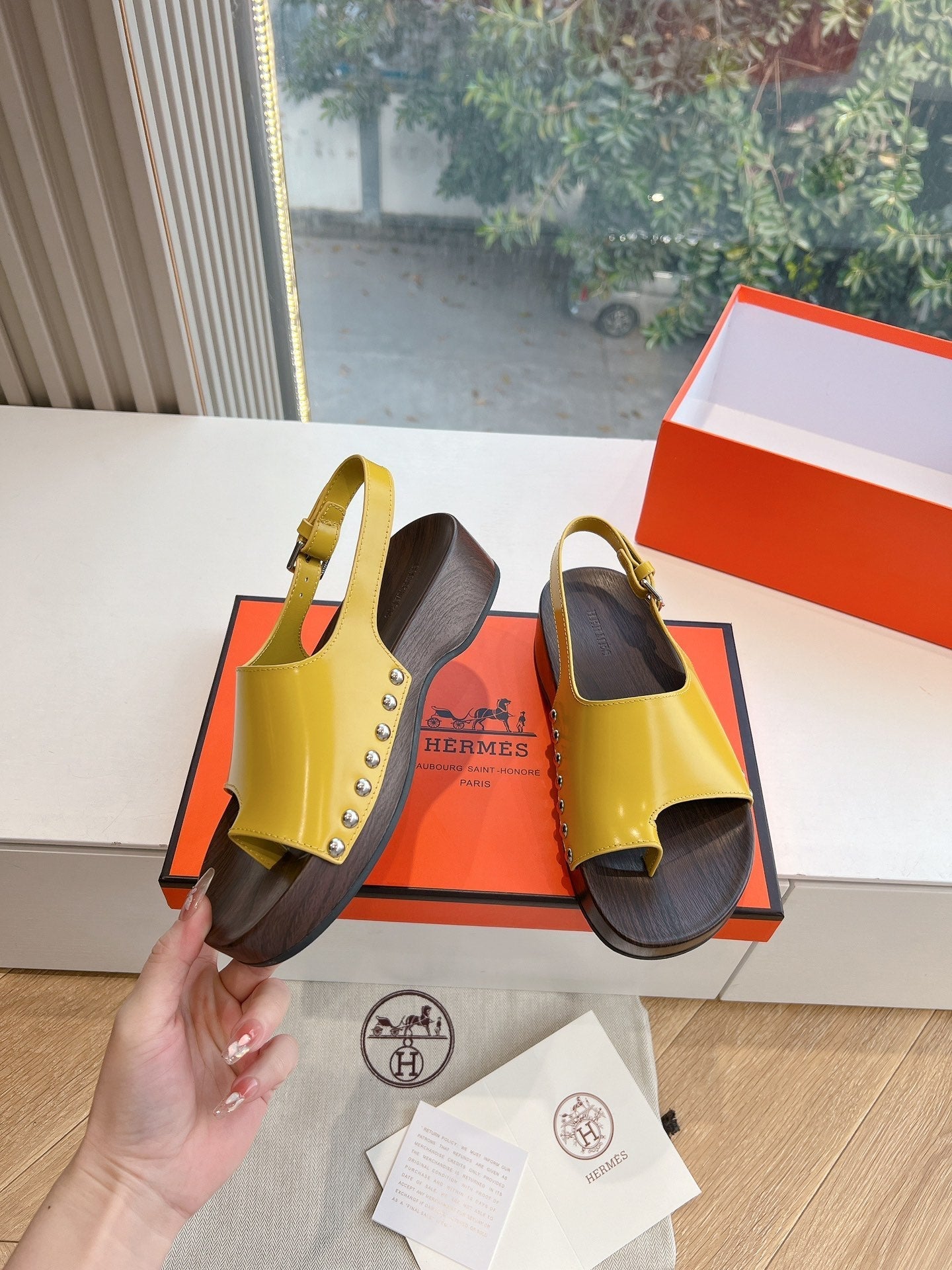 FLAT SANDAL IN CORN YELLOW CALFSKIN、mysite、Cacoeks