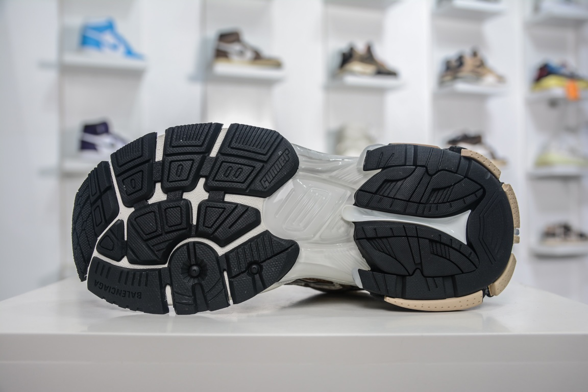 Balenciaga Runner Trainer in Beige Black White、mysite、Cacoeks